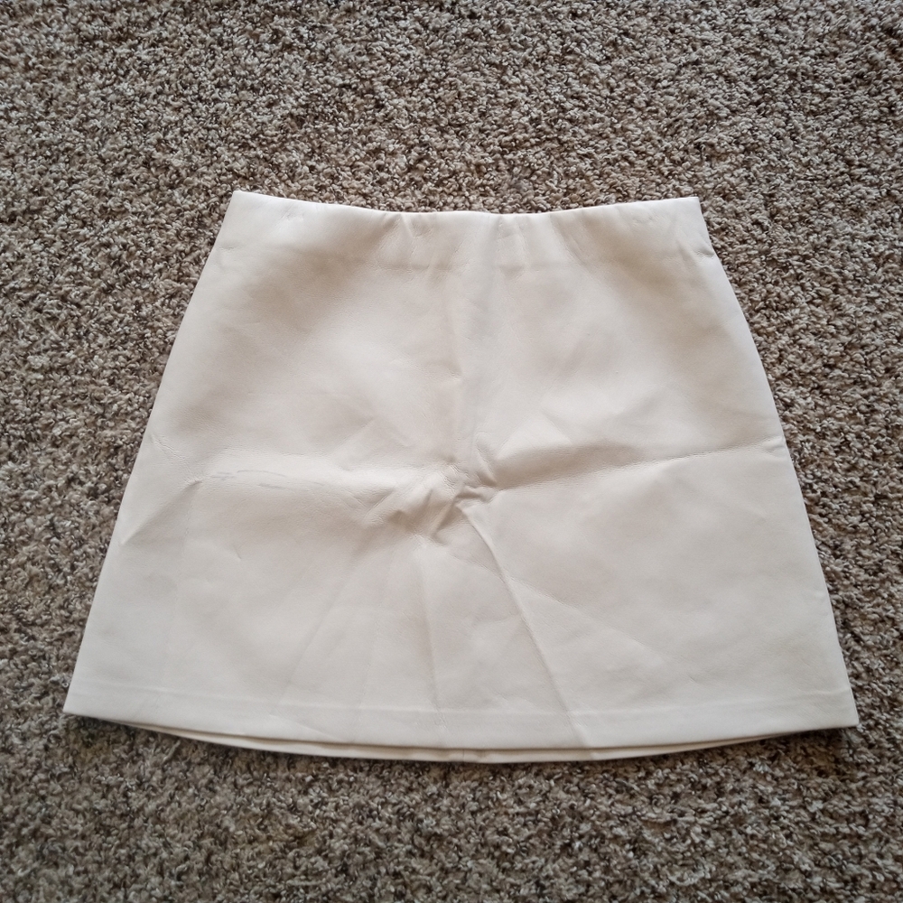 Aritzia Wilfred Classic Mini Skirt Faux Leather Birch Size Medium 8 - Picture 2 of 10